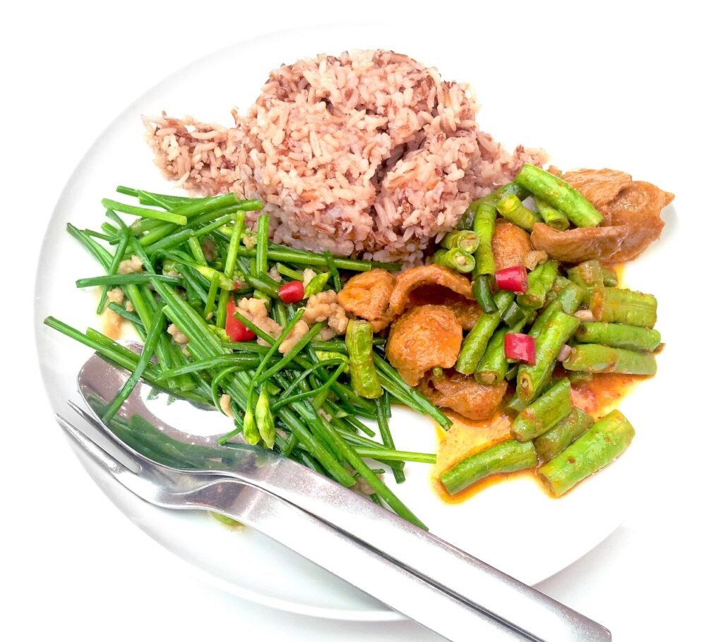 Turkey stir fry with brown rice and a colourful mix of vegetables.